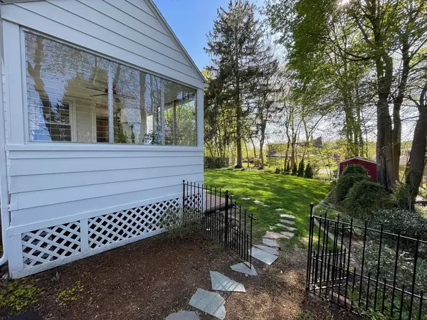 East Longmeadow, MA 01028,9 Knollwood Dr