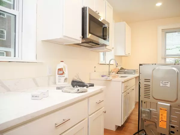 Brookline, MA 02446,10 Beals St #4