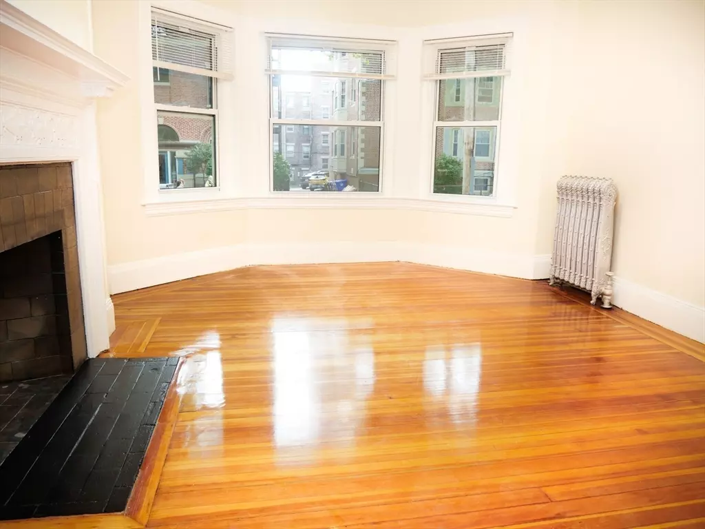 Brookline, MA 02446,10 Beals St #4