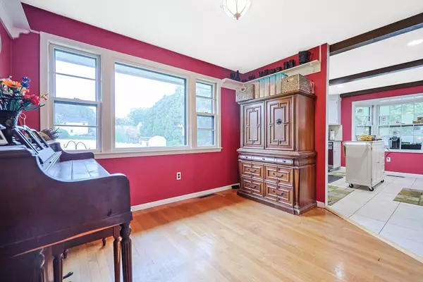 Holliston, MA 01746,138 Holly Lane