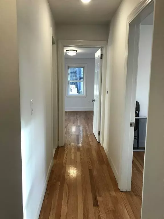 Brookline, MA 02445,7 Perry Street #1R