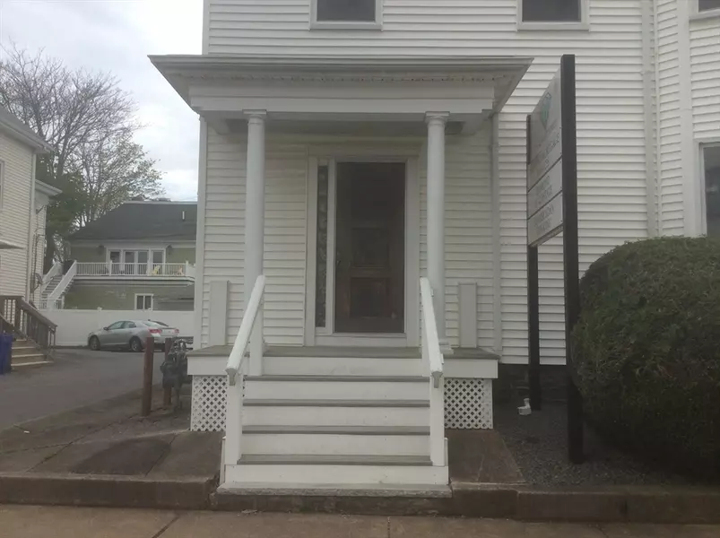 17 Trescott, Taunton, MA 02780