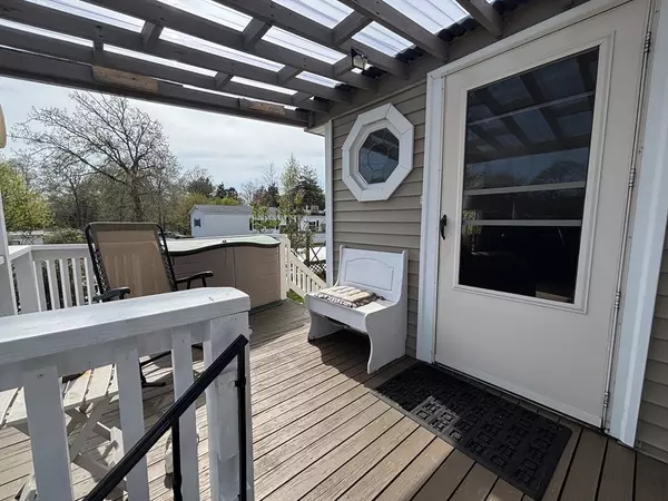 Tiverton, RI 02878,301 Bulgarmarsh Road #27