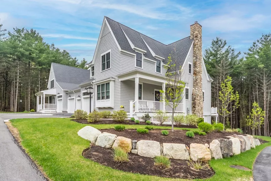 54 Wolcott Woods Ln #54, Milton, MA 02186