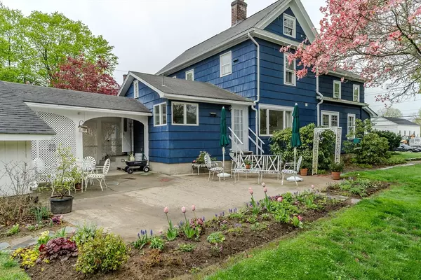 Deerfield, MA 01373,74 N Main St