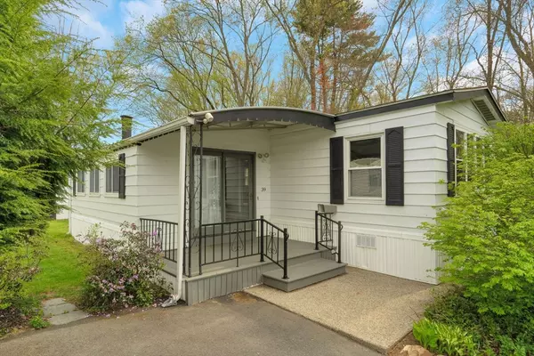 39 Thayer Dr, Taunton, MA 02780
