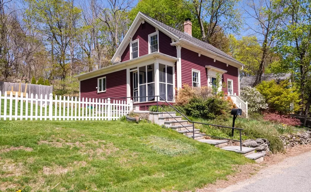 Ipswich, MA 01938,2 Sawyer St