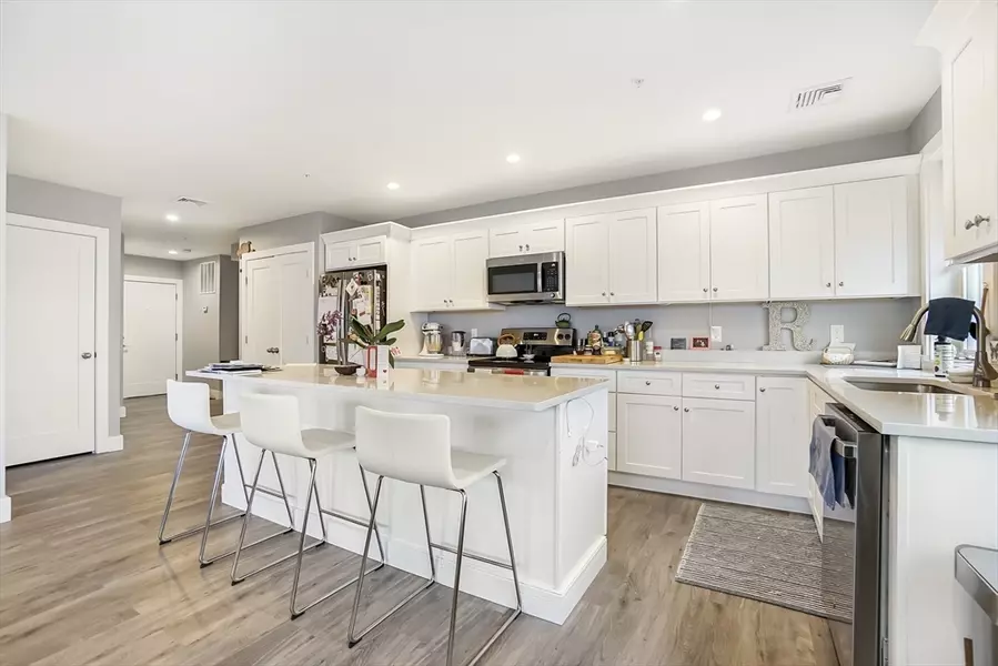 245 Bussey St #201, Dedham, MA 02026