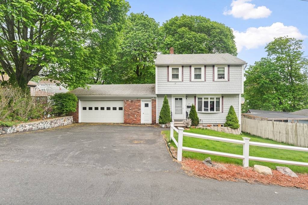 17 Breedens Ln, Revere, MA 02151