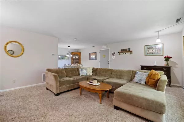 Oxford, MA 01537,14 Thayer Pond Road #17