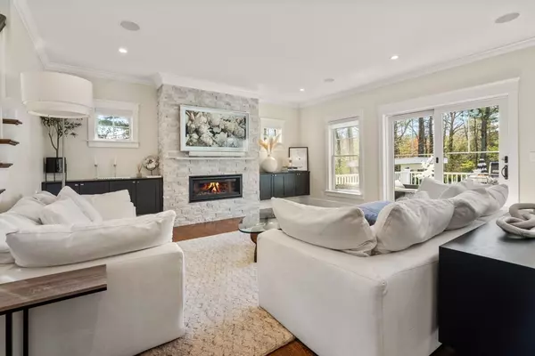 Walpole, MA 02081,810 North St