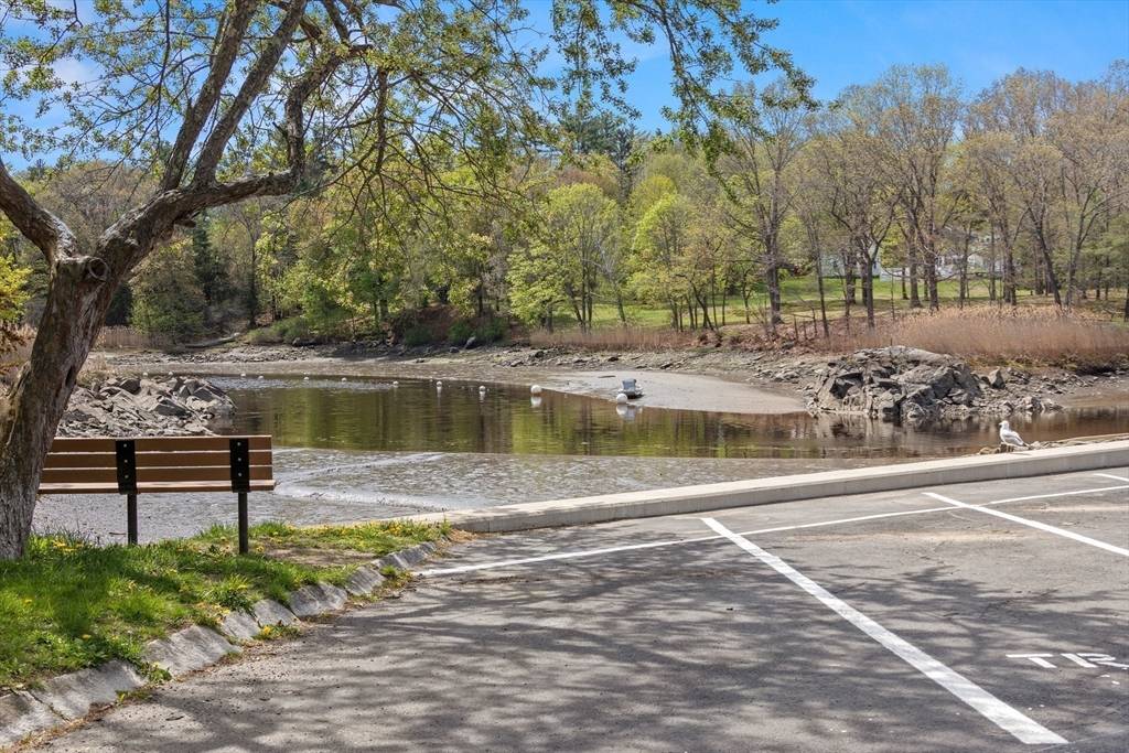 Ipswich, MA 01938,4 Agawam Avenue