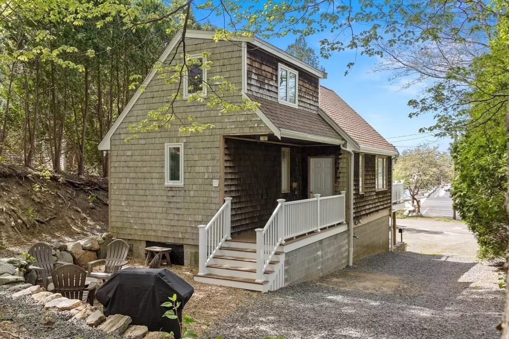Ipswich, MA 01938,4 Agawam Avenue