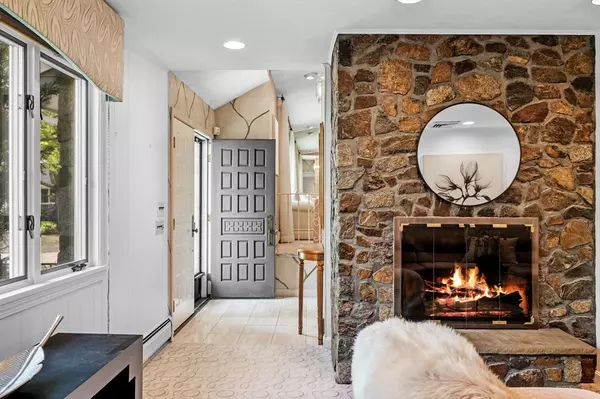 Marblehead, MA 01945,2 Victoria Lane