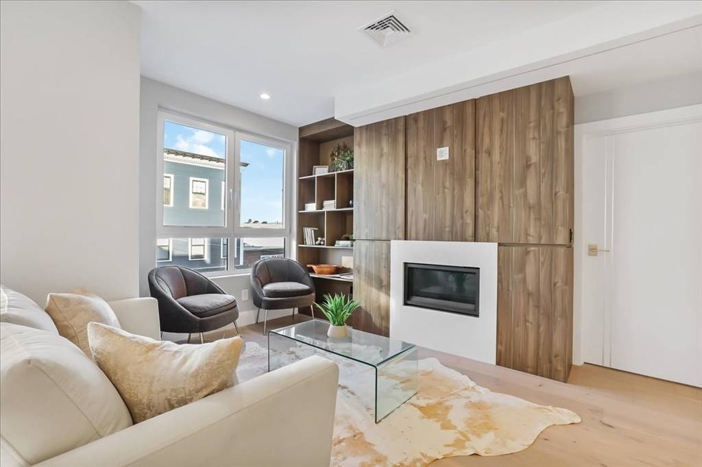 Boston, MA 02127,411 E 3rd St #2