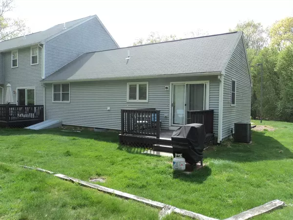 Bellingham, MA 02019,7 Bucky Dr #7