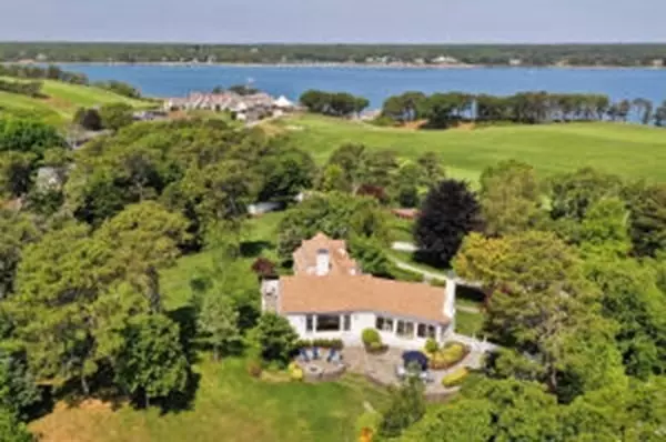 Chatham, MA 02633,372 Fox Hill Rd