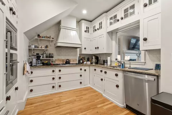 Boston, MA 02116,194 Beacon St