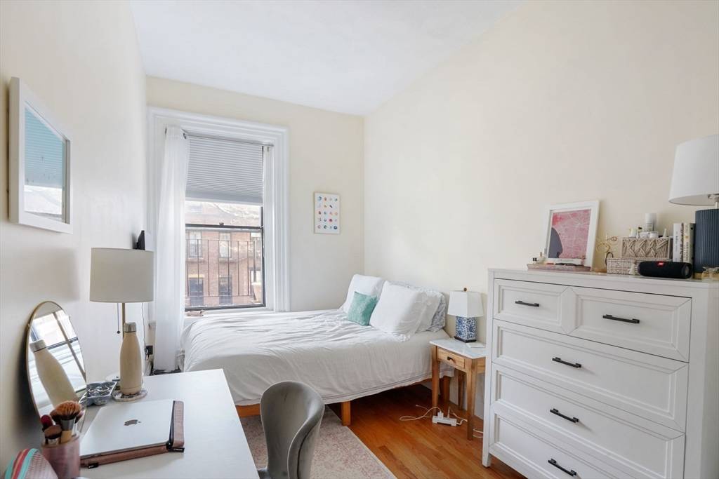 Boston, MA 02116,315 Beacon St #8