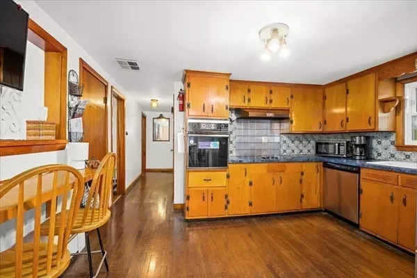 Auburn, MA 01501,105 Rochdale St