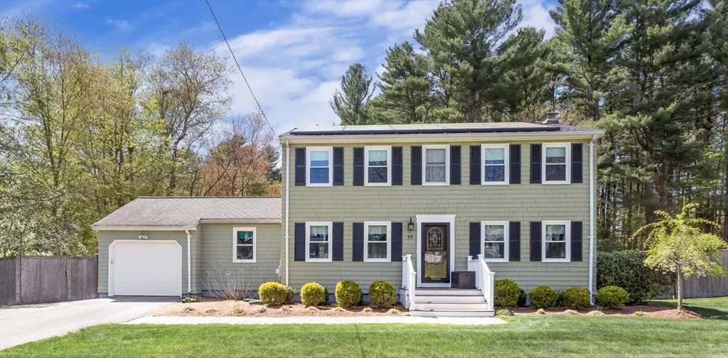 19 Colt Rd, Franklin, MA 02038
