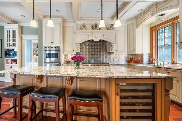 Foxboro, MA 02035,211 South St