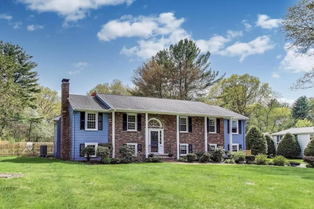 Westwood, MA 02090,24 Spruce Dr
