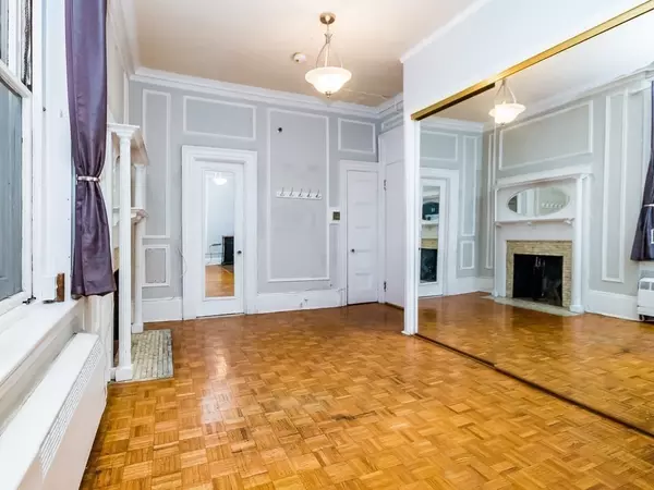 Boston, MA 02108,21 Beacon St #4Q