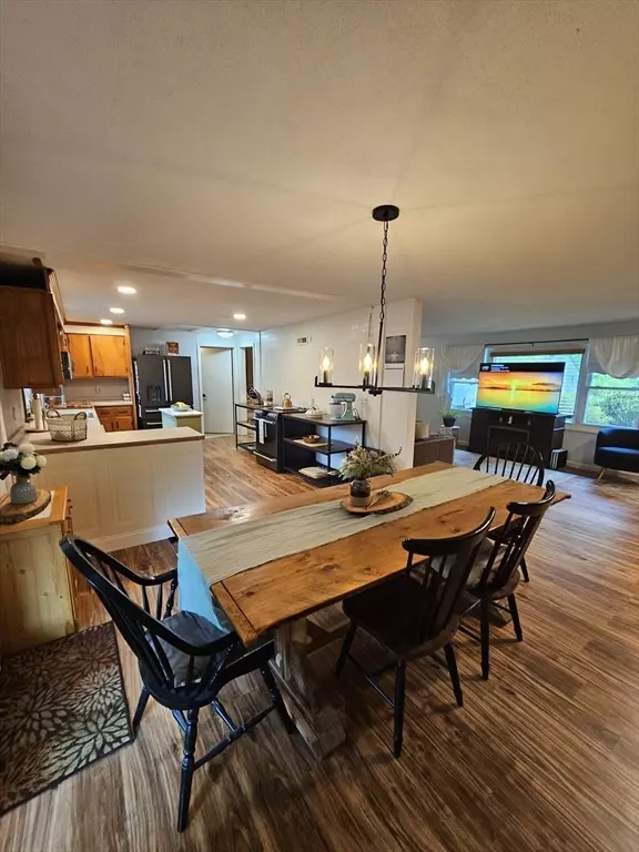 Longmeadow, MA 01106,24 Vanguard Ln