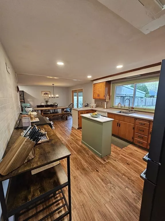 Longmeadow, MA 01106,24 Vanguard Ln