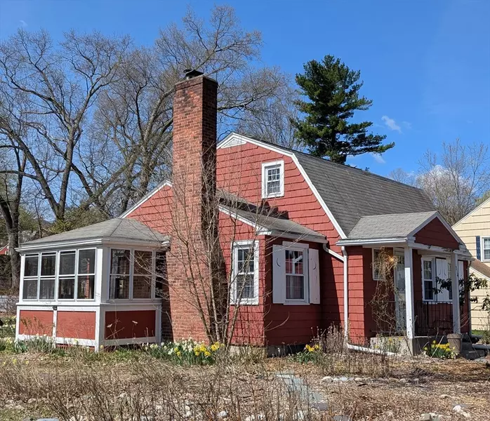 314 Mackenzie Ave, Holyoke, MA 01040
