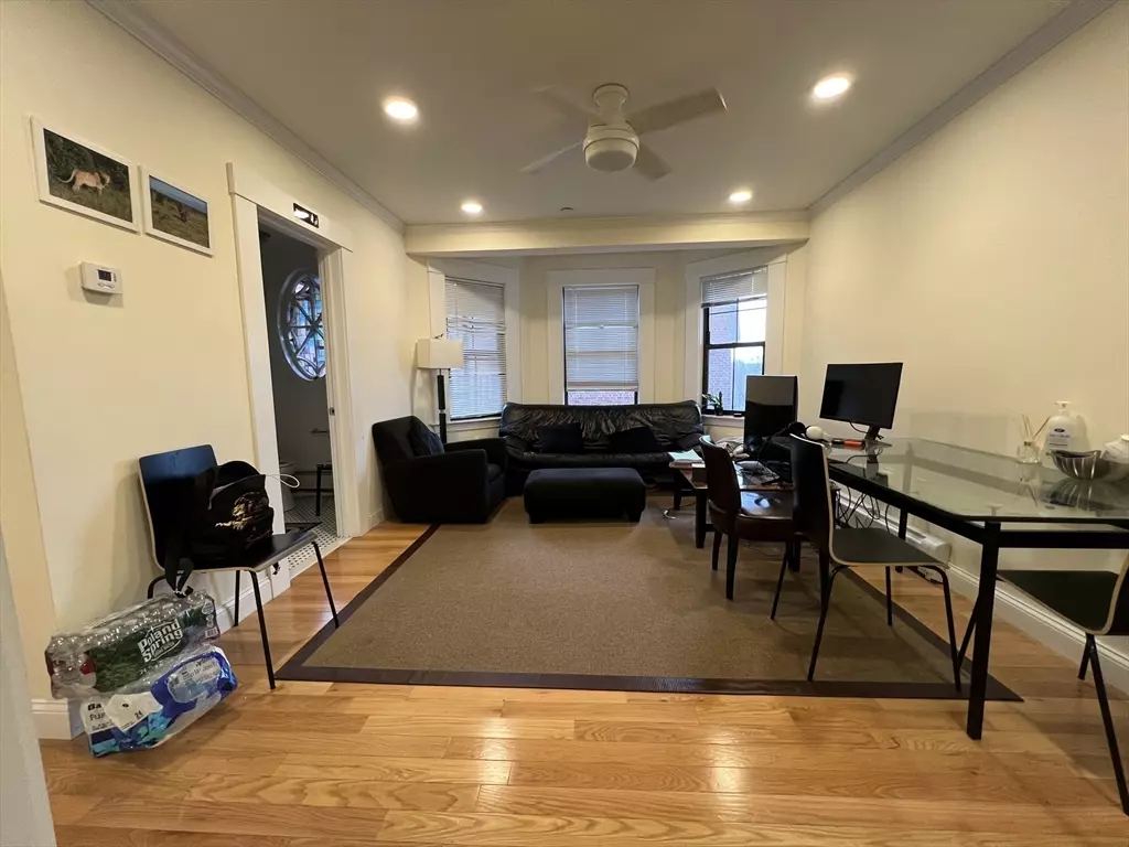 Newton, MA 02467,219 Commonwealth Ave #24