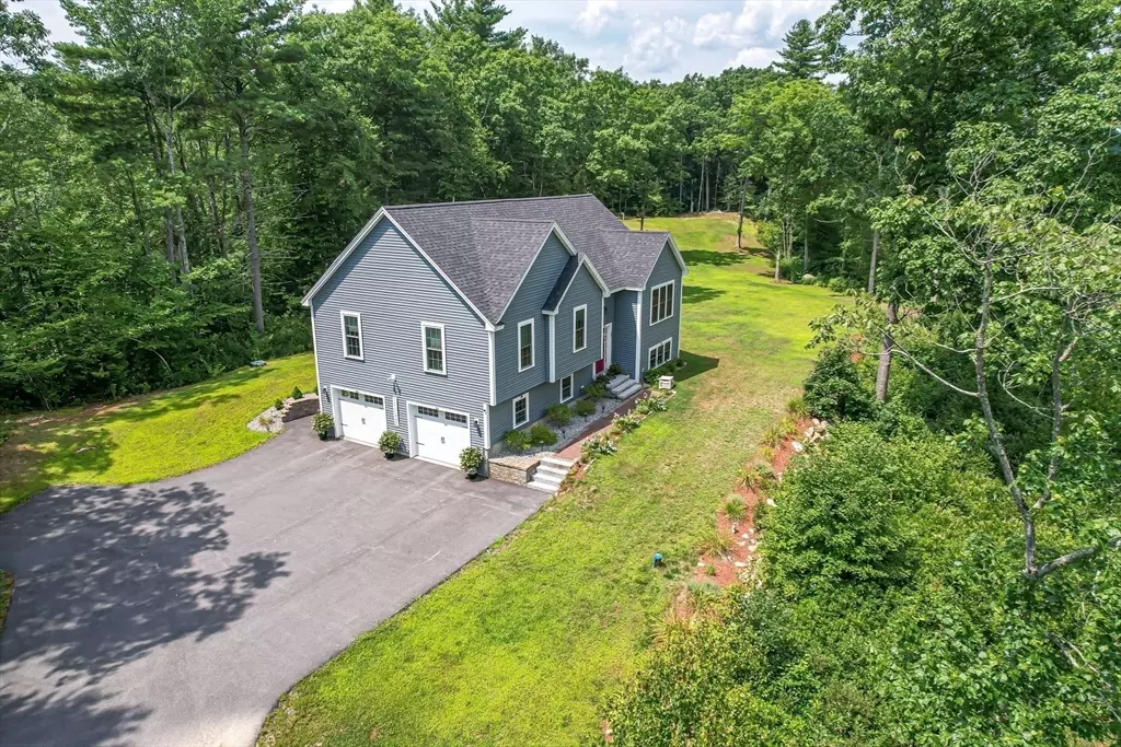 Sandown, NH 03873,35 Higgins Avenue