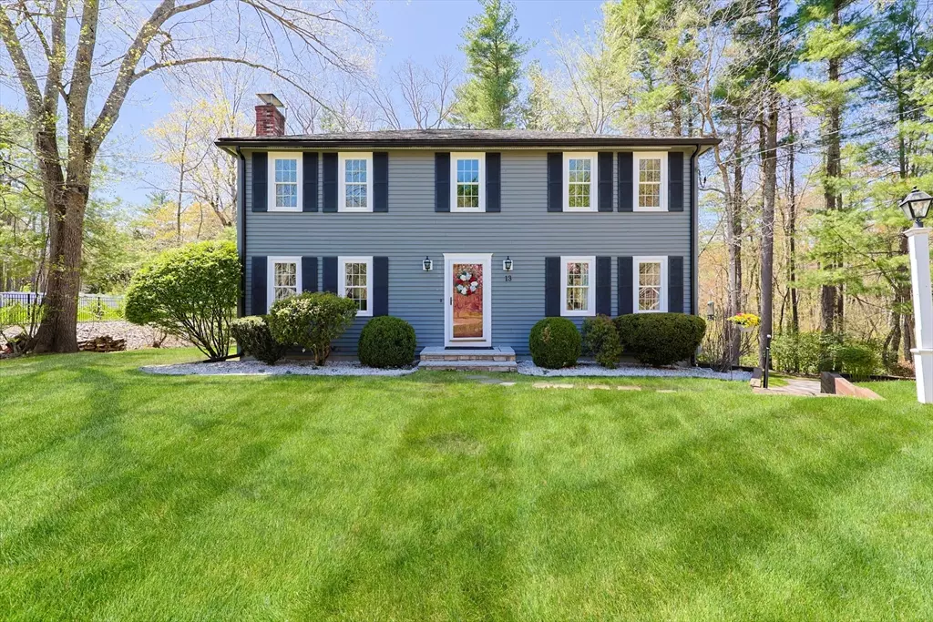 Norfolk, MA 02056,13 Brewster Rd