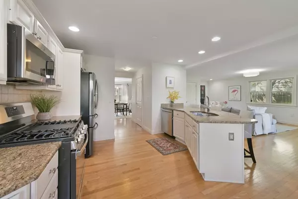 Newton, MA 02458,15 Green St #15