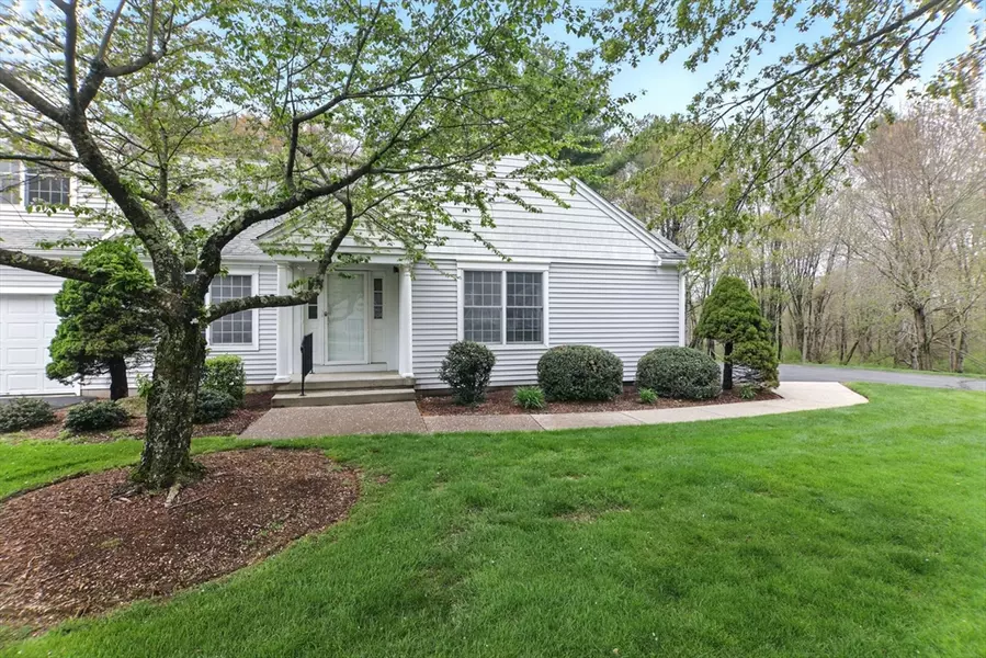 102 Pinehurst Drive #102, East Longmeadow, MA 01028