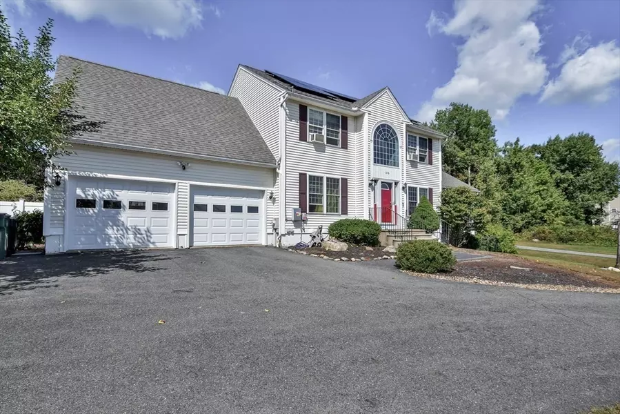 109 Macintosh Ln, Fitchburg, MA 01420
