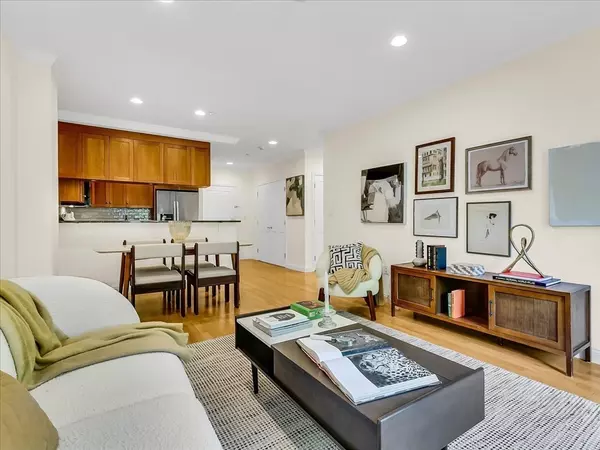 Brookline, MA 02446,2-14 Saint Paul St #103
