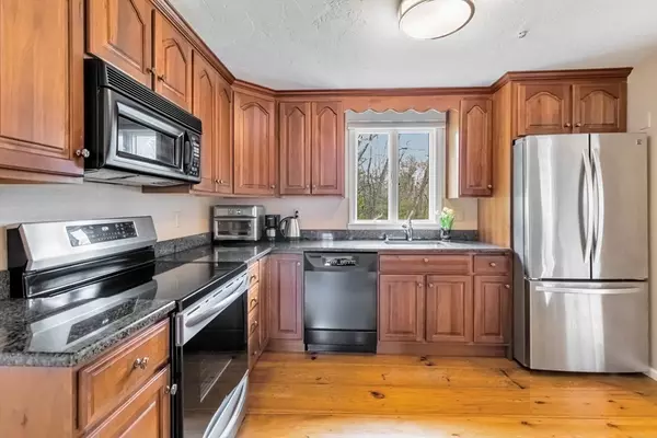 Acton, MA 01720,10 Mallard Rd