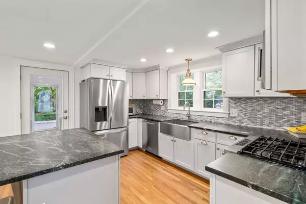 Medfield, MA 02052,18 Green