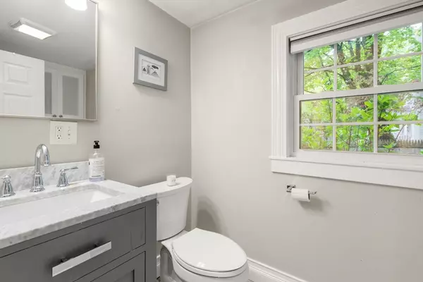 Medfield, MA 02052,18 Green