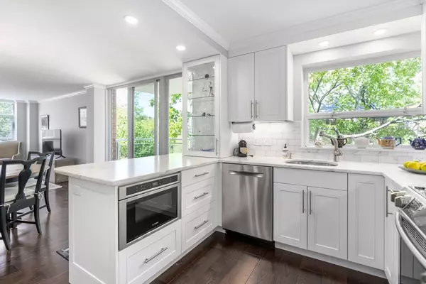 Brookline, MA 02446,70 Park Street #54
