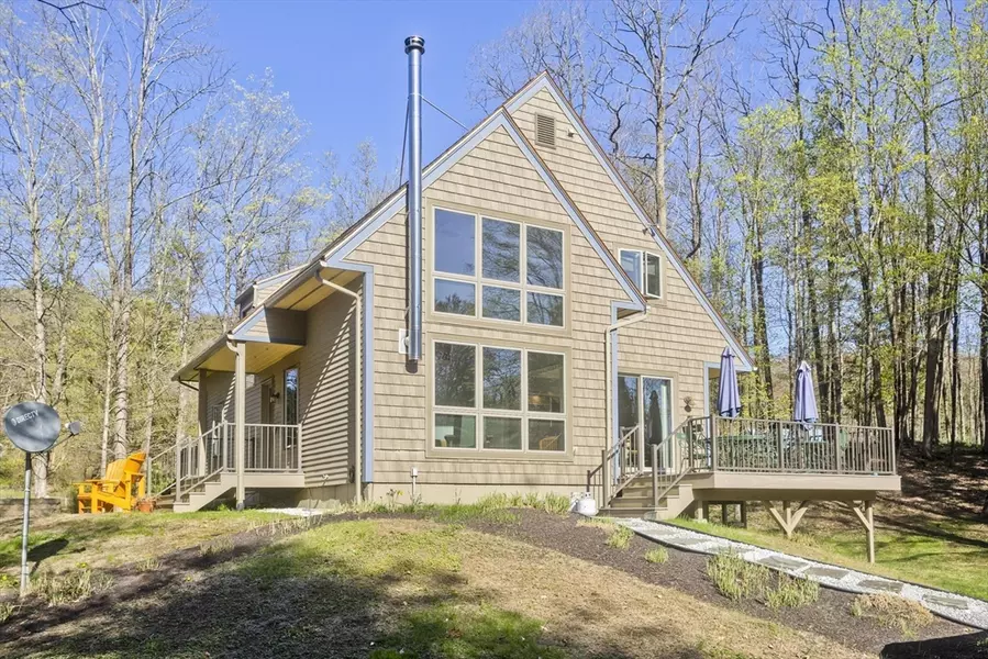 80 Amherst Rd, Leverett, MA 01054