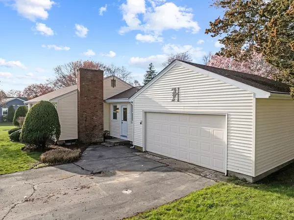 Seekonk, MA 02771,42 Tee Jay Dr