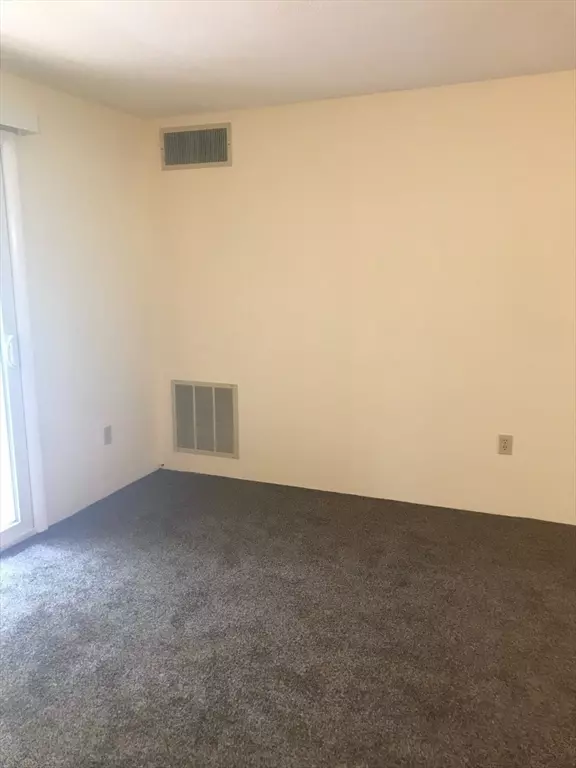 Natick, MA 01760,6 Post Oak Ln #8