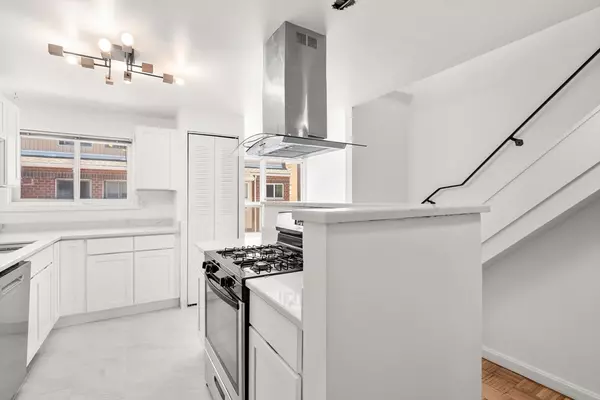Watertown, MA 02472,93 Spring Street #29