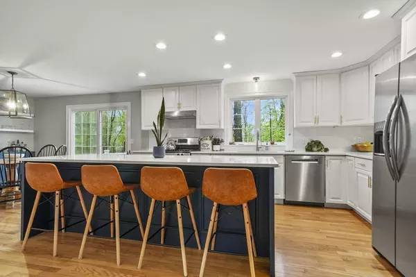 Amesbury, MA 01913,8 Woodwell Cir