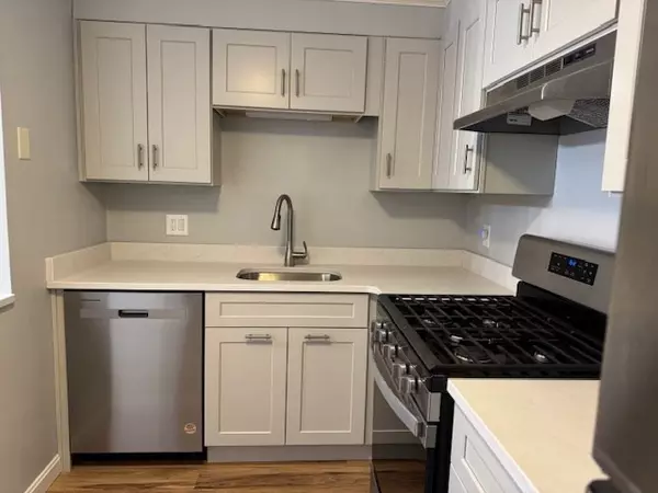 Lowell, MA 01851,305 Pine St #18