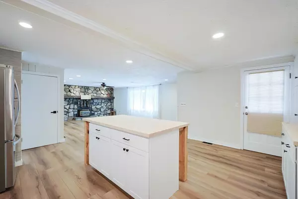 Hopedale, MA 01747,46 Neck Hill Rd