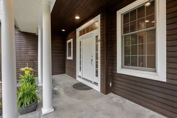 Easthampton, MA 01027,44 Carillon Cir